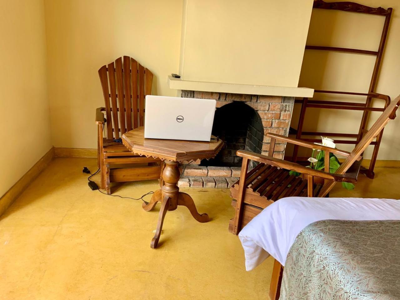 Golden King Cottage Нувара Елия Екстериор снимка