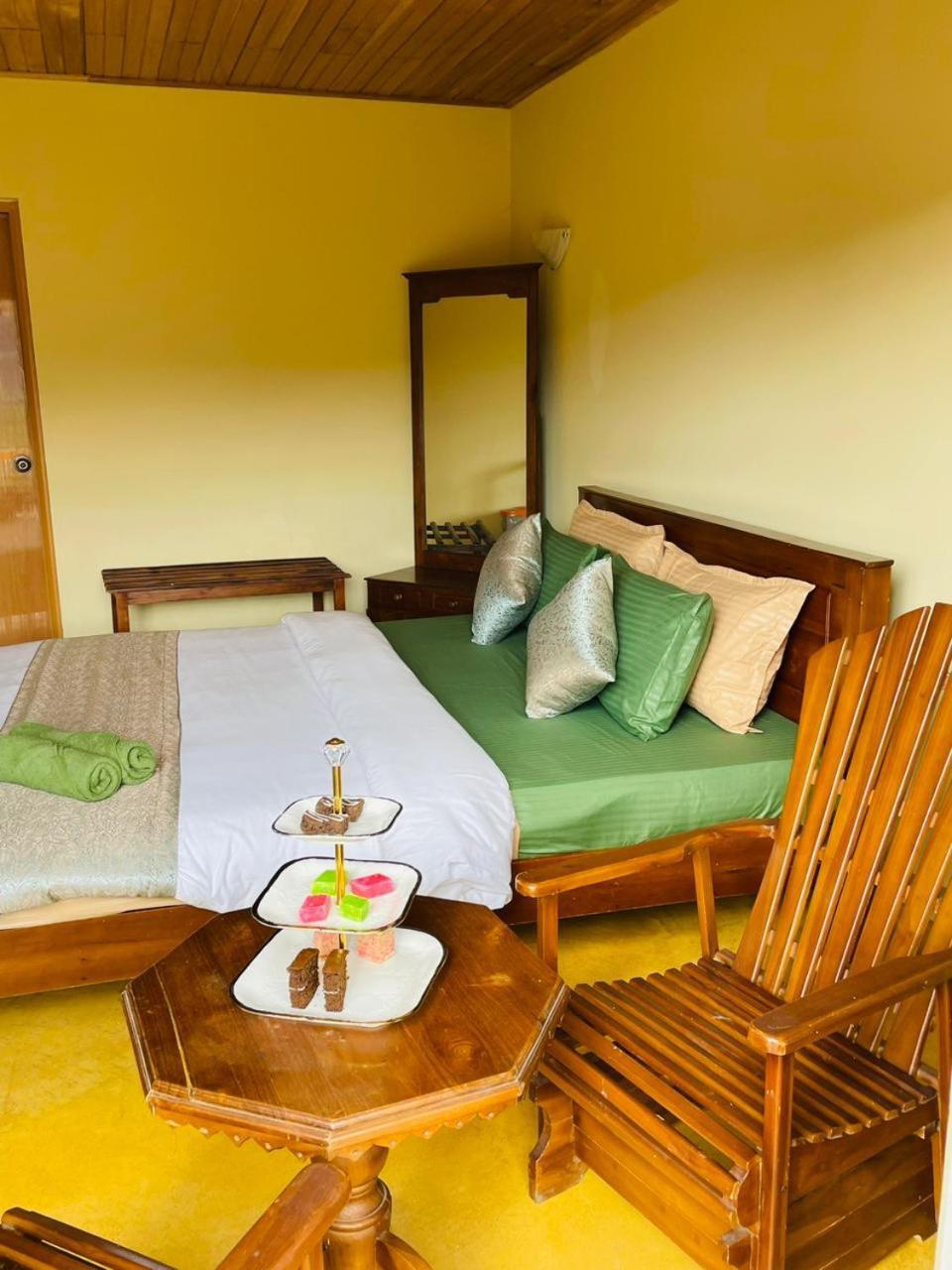 Golden King Cottage Нувара Елия Екстериор снимка
